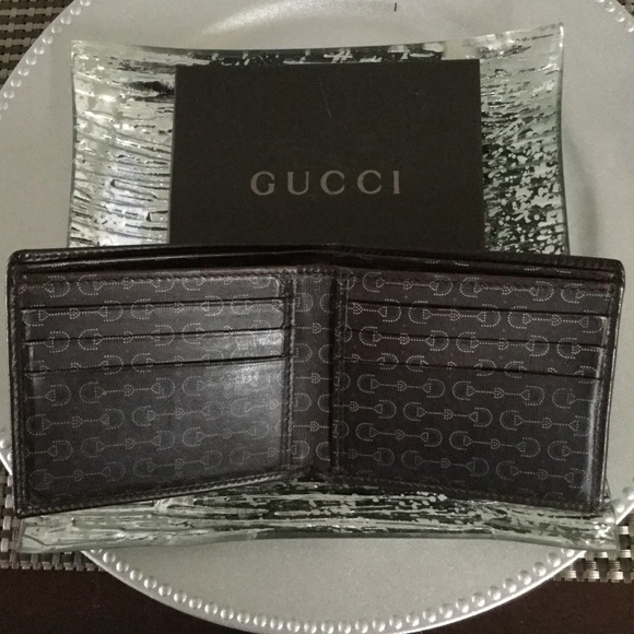 ❌ SOLD ❌. Auth Gucci Bi Fold Wallet - Picture 3 of 6